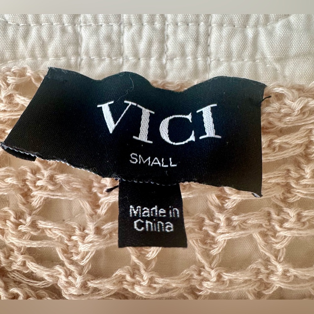 Vici Cream/Tan Crochet Crop Top - size S - Picture 8 of 8